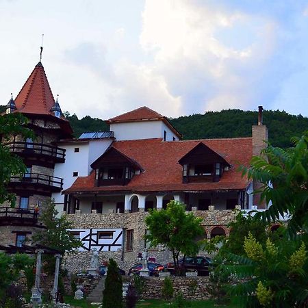 Castelul Lupilor Hotel Chimindia Buitenkant foto