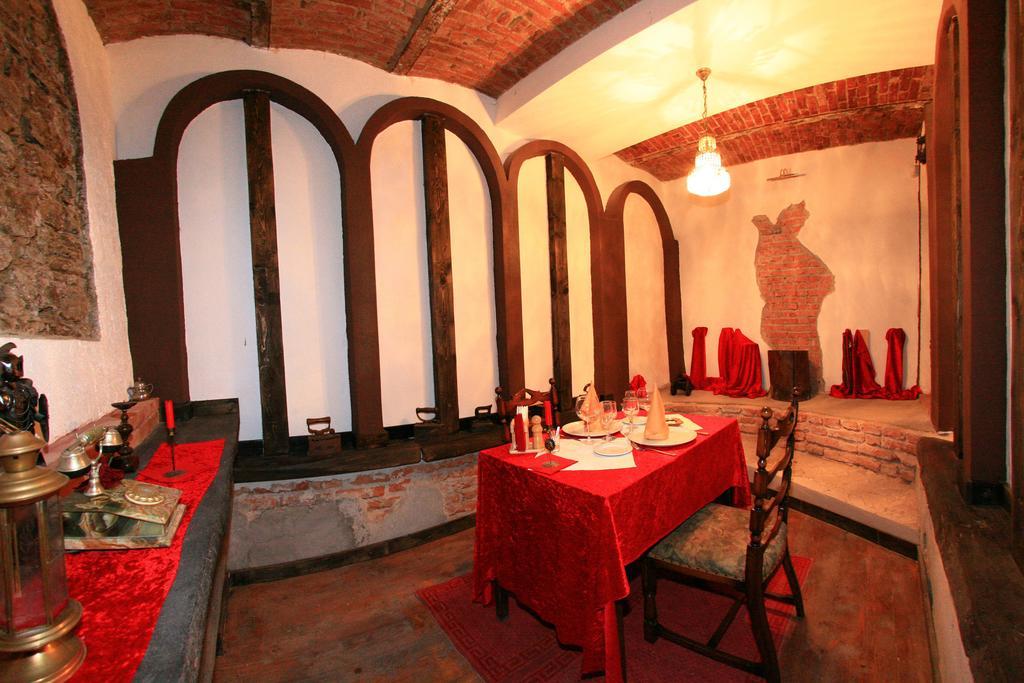 Castelul Lupilor Hotel Chimindia Buitenkant foto