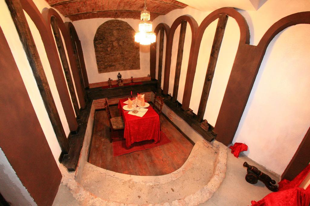 Castelul Lupilor Hotel Chimindia Buitenkant foto