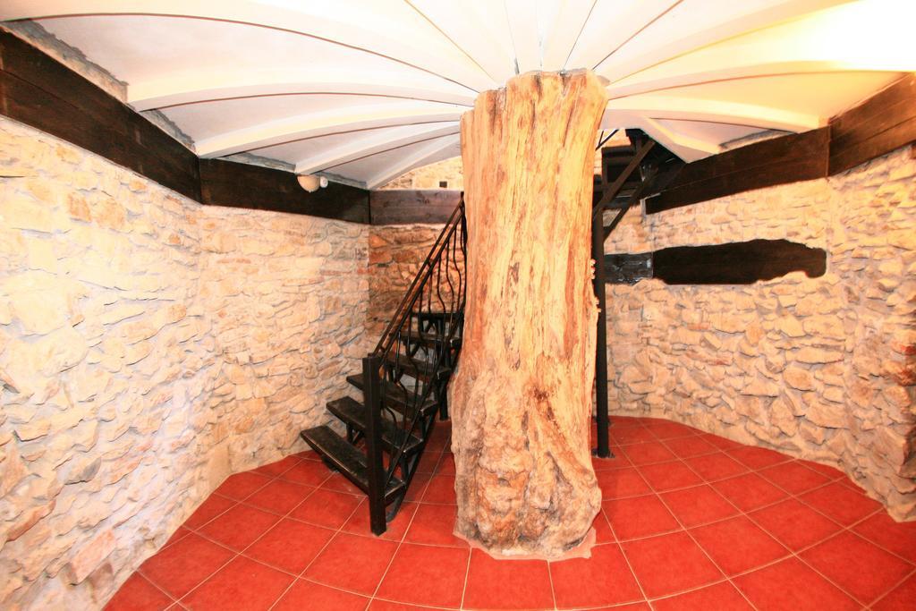 Castelul Lupilor Hotel Chimindia Buitenkant foto