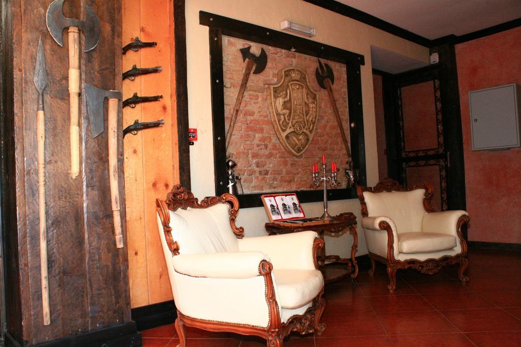 Castelul Lupilor Hotel Chimindia Buitenkant foto