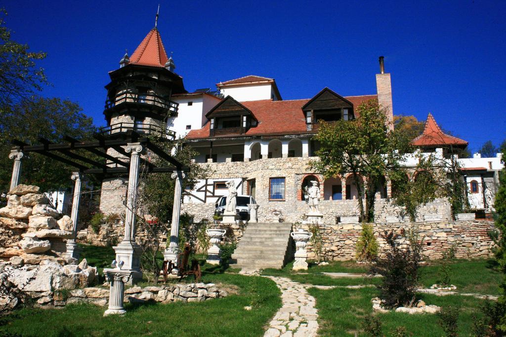 Castelul Lupilor Hotel Chimindia Buitenkant foto