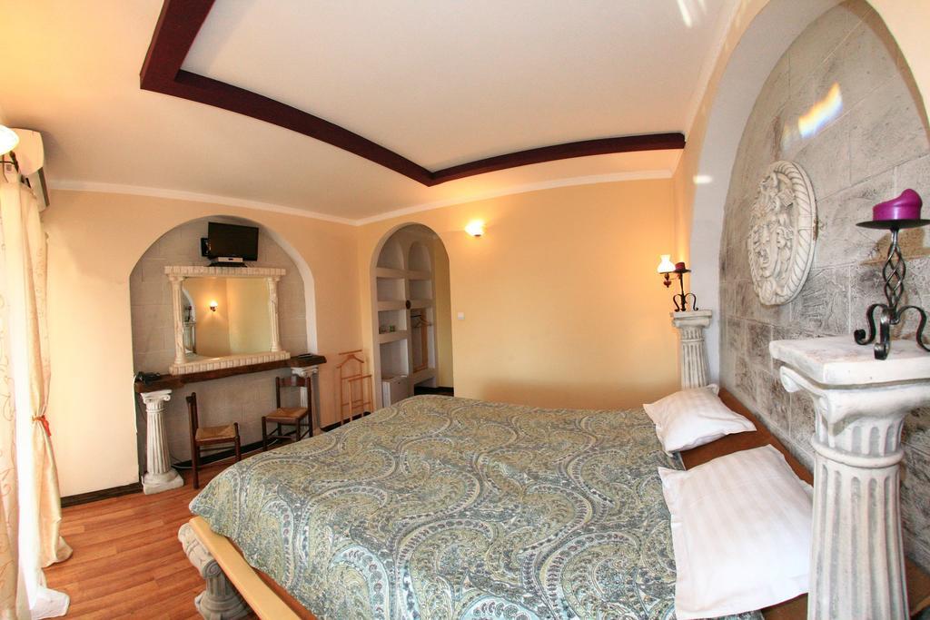 Castelul Lupilor Hotel Chimindia Kamer foto