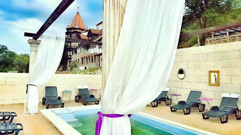 Castelul Lupilor Hotel Chimindia Buitenkant foto